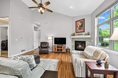 918  Foxland Pl #30, West Bend, WI 53095 - Photo 6