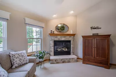 435  Crestwood Dr, Johnson Creek, WI 53038 - Photo 8
