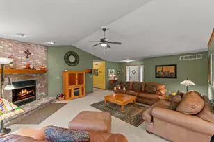 506 E Rossman St, Hartford, WI 53027 - Photo 6