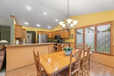 506 E Rossman St, Hartford, WI 53027 - Photo 8