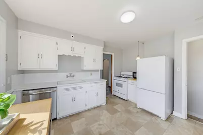325 E Gauer Cir, Milwaukee, WI 53207 - Photo 8