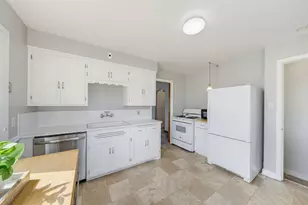 325 E Gauer Cir, Milwaukee, WI 53207 - Photo 8