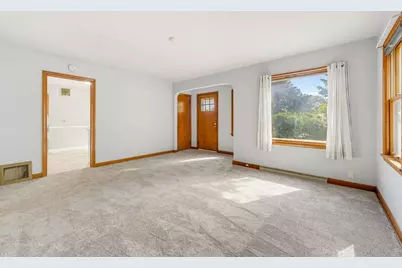 325 E Gauer Cir, Milwaukee, WI 53207 - Photo 6