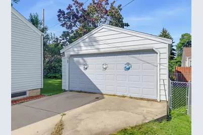 325 E Gauer Cir, Milwaukee, WI 53207 - Photo 20