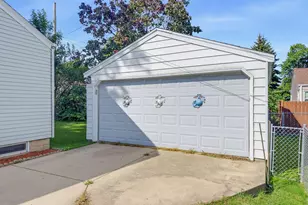 325 E Gauer Cir, Milwaukee, WI 53207 - Photo 20