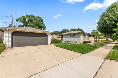 7306 W River Bend Dr, Milwaukee, WI 53219 - Photo 28