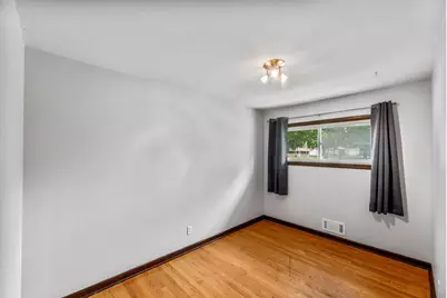 7306 W River Bend Dr, Milwaukee, WI 53219 - Photo 14