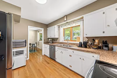 7115 N Seneca Ave, Glendale, WI 53217 - Photo 10