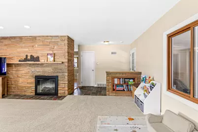 7115 N Seneca Ave, Glendale, WI 53217 - Photo 6