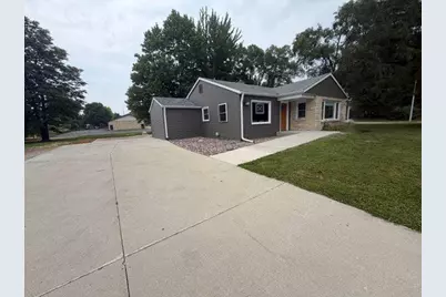 1726 E Washington St, West Bend, WI 53095 - Photo 2