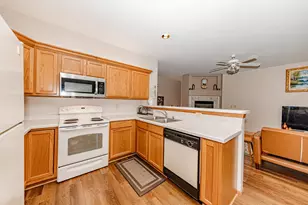 11200 W Gilbert Ave, Wauwatosa, WI 53226 - Photo 10