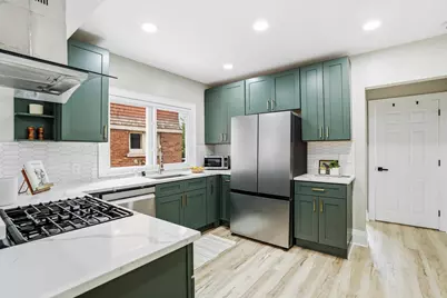 2945 N 73rd St, Milwaukee, WI 53210 - Photo 8