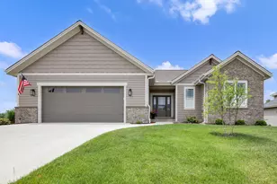 S54W25469 Pebble Brook Ct, Waukesha, WI 53189 - Photo 34