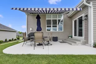 S54W25469 Pebble Brook Ct, Waukesha, WI 53189 - Photo 32