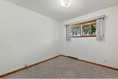 6430 N 48th Ct, Milwaukee, WI 53223 - Photo 6