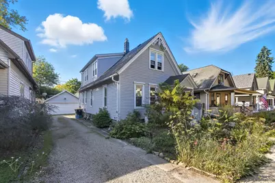 7305  Blanchard St #Upper, Wauwatosa, WI 53213 - Photo 2