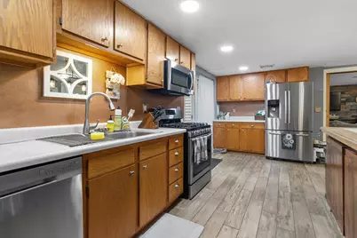 915  Bayview Ave, Twin Lakes, WI 53181 - Photo 6