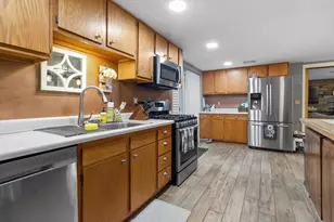 915 Bay View Ave, Twin Lakes, WI 53181 - Photo 6