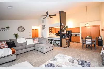 859  Quinlan Dr #H, Pewaukee, WI 53072 - Photo 4
