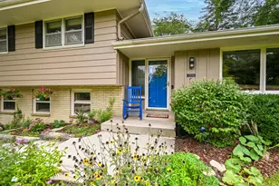 11938 N Ridgeway Ave, Mequon, WI 53097 - Photo 2
