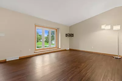 W5127  Hawkhunter Rd, Sugar Creek, WI 53121 - Photo 14