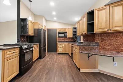 W5127  Hawkhunter Rd, Sugar Creek, WI 53121 - Photo 8