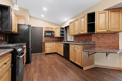 W5127  Hawkhunter Rd, Sugar Creek, WI 53121 - Photo 12