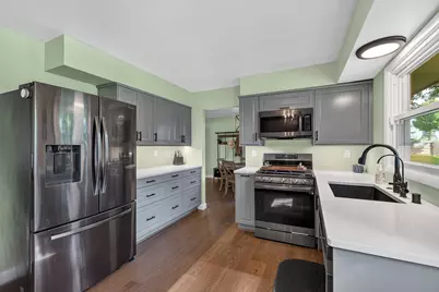 W128N8518  Revere Rd, Menomonee Falls, WI 53051 - Photo 4