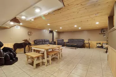 645 W Estate Ct, Elkhorn, WI 53121 - Photo 16