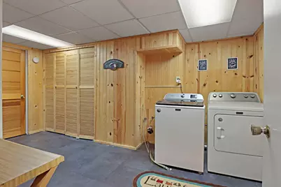 645 W Estate Ct, Elkhorn, WI 53121 - Photo 18