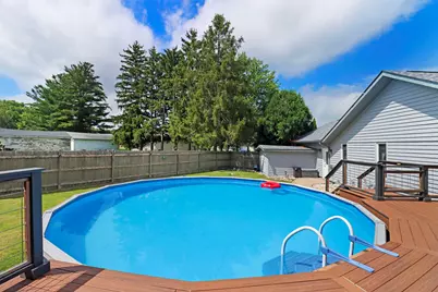 645 W Estate Ct, Elkhorn, WI 53121 - Photo 22