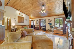 645 W Estate Ct, Elkhorn, WI 53121 - Photo 2