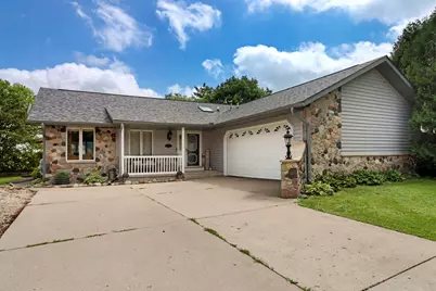 645 W Estate Ct, Elkhorn, WI 53121 - Photo 1