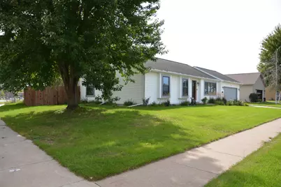 748  Elizabeth Ln, Onalaska, WI 54650 - Photo 2