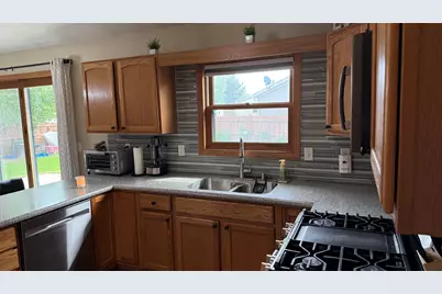 748  Elizabeth Ln, Onalaska, WI 54650 - Photo 10