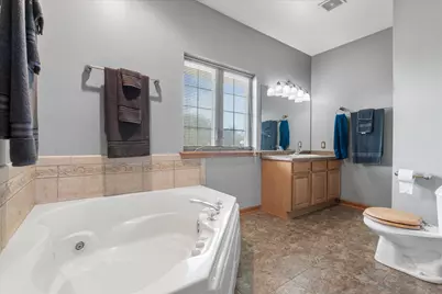 1246 S Wilson Ave, Hartford, WI 53027 - Photo 8