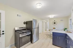 3285 N Knoll Blvd, Wauwatosa, WI 53222 - Photo 10