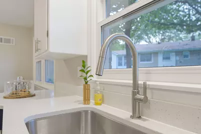 3285 N Knoll Blvd, Wauwatosa, WI 53222 - Photo 14