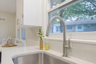 3285 N Knoll Blvd, Wauwatosa, WI 53222 - Photo 14