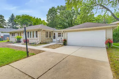 3285 N Knoll Blvd, Wauwatosa, WI 53222 - Photo 2