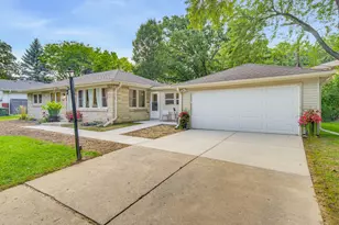 3285 N Knoll Blvd, Wauwatosa, WI 53222 - Photo 2