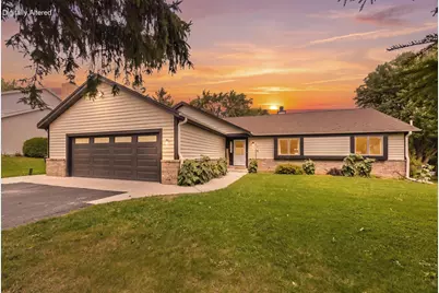 11506 W Janet Ct, Franklin, WI 53132 - Photo 2
