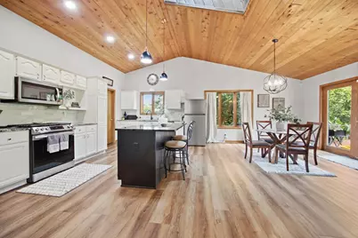 11506 W Janet Ct, Franklin, WI 53132 - Photo 8