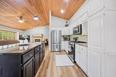 11506 W Janet Ct, Franklin, WI 53132 - Photo 6