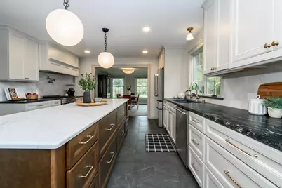 15025  Westover Rd, Elm Grove, WI 53122 - Photo 6