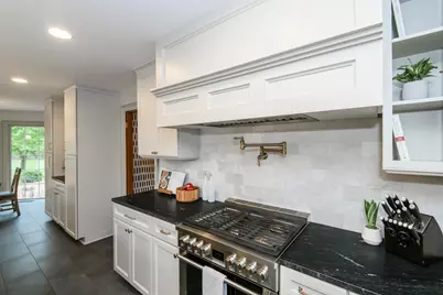 15025  Westover Rd, Elm Grove, WI 53122 - Photo 8