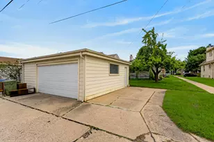 3579 S 14th St, Milwaukee, WI 53221 - Photo 14
