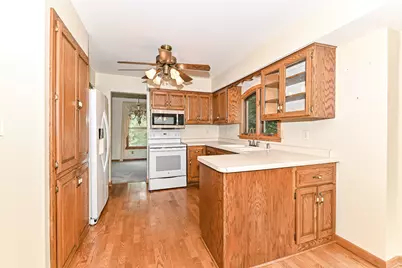 W294S2960  Wills Barry Ct, Genesee, WI 53188 - Photo 10