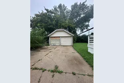 2222 W Finn Pl, Milwaukee, WI 53206 - Photo 24