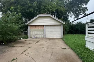 2222 W Finn Pl, Milwaukee, WI 53206 - Photo 24